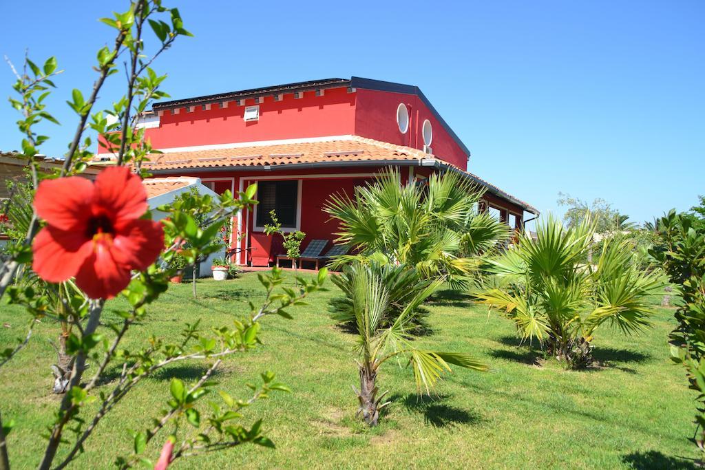 Floripa Surf House Bed & Breakfast Santa Maria Del Focallo Exterior foto